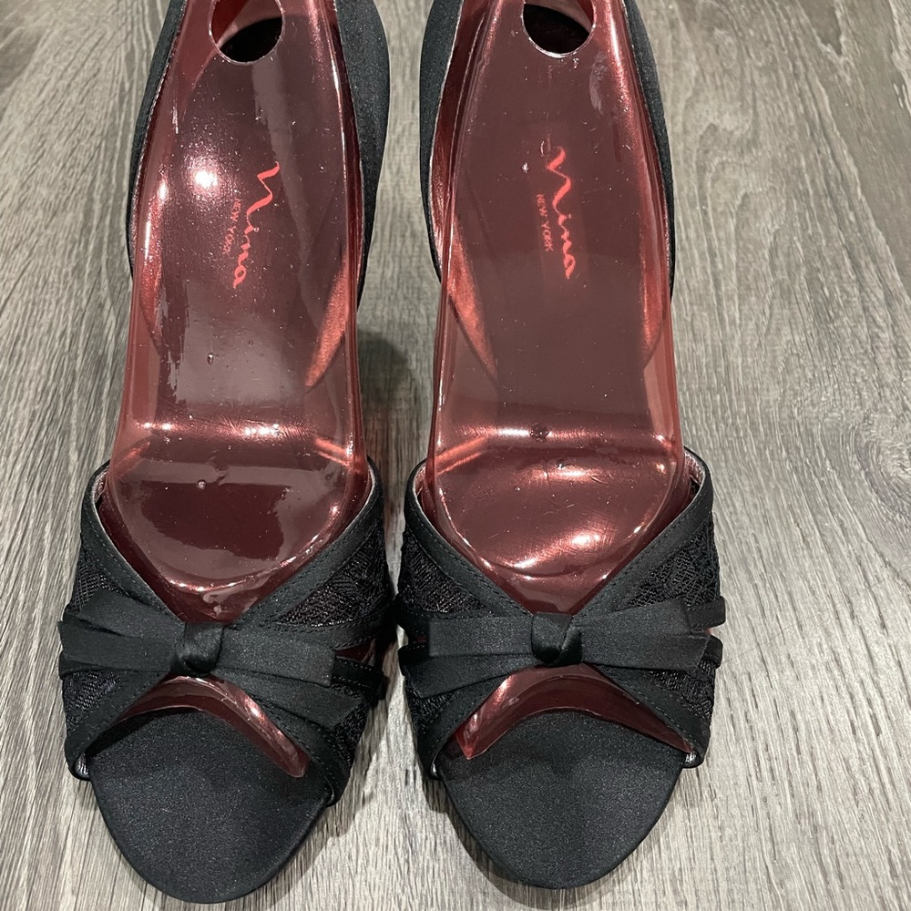Nina black open toe heels size 7.5